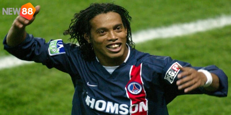 Ronaldinho và chuyến phiêu lưu tại thủ đô Paris